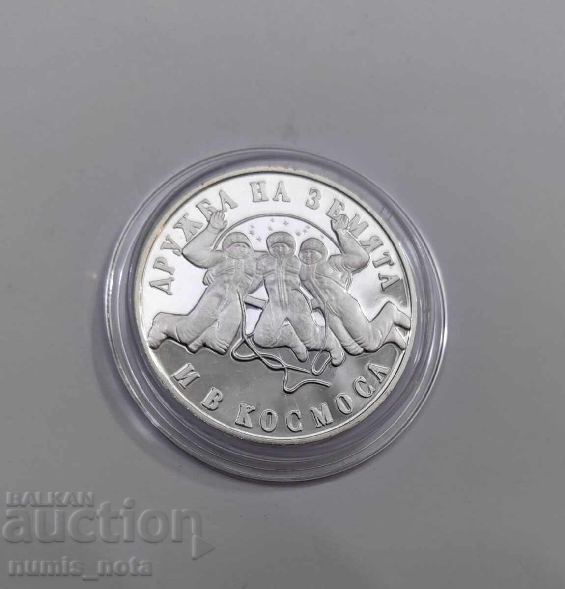 20 leva 1988 - Al doilea zbor comun în Cosmos - 5