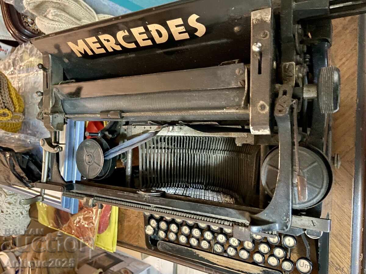 Delivery of Vintage Mercedes Typewriter (Germany) Delivery of Vintage Mercedes Typewriter (Germany)