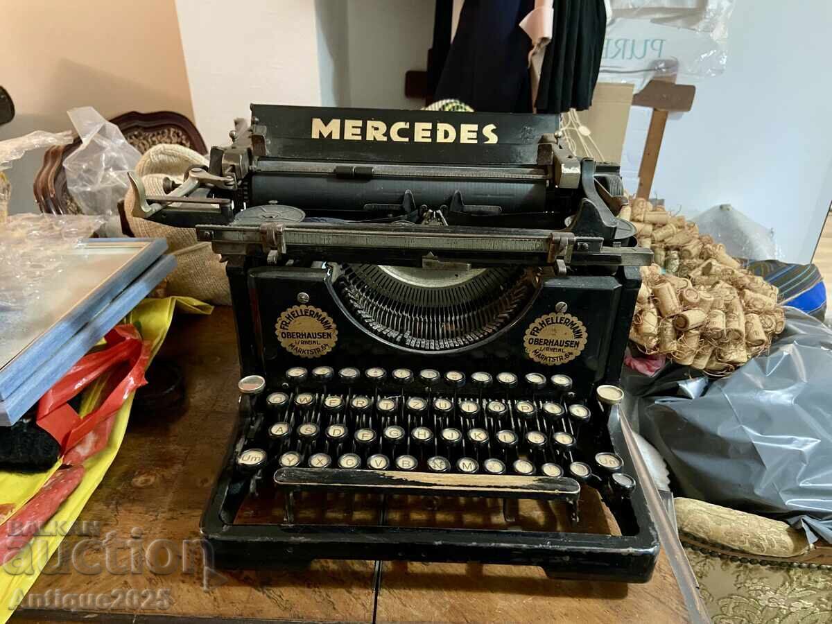 Mașină de scris vintage Mercedes (Germania) Mașină de scris vintage Mercedes (Germania)