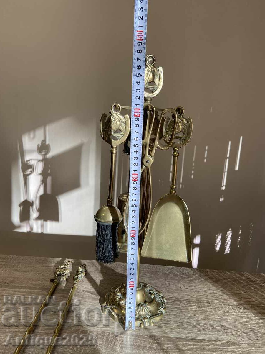 Комплект за камина с цена € 61.36 | 120.01 лв. Комплект за камина с цена € 61.36 | 120.01 лв.