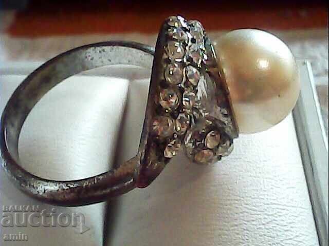 Auction  Old silver ring with pearls