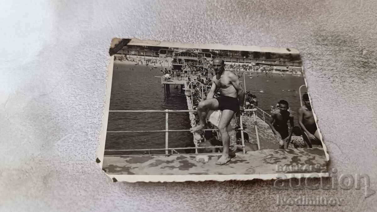 Fotografie Bărbat pe ponton