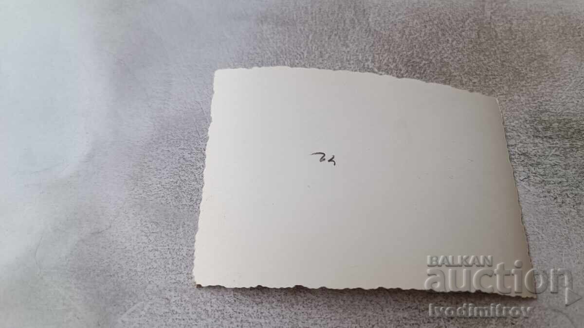 Φωτογραφία Τρεις νεαροί άνδρες στην παραλία με τιμή € 1.20 | 2.35 BGN