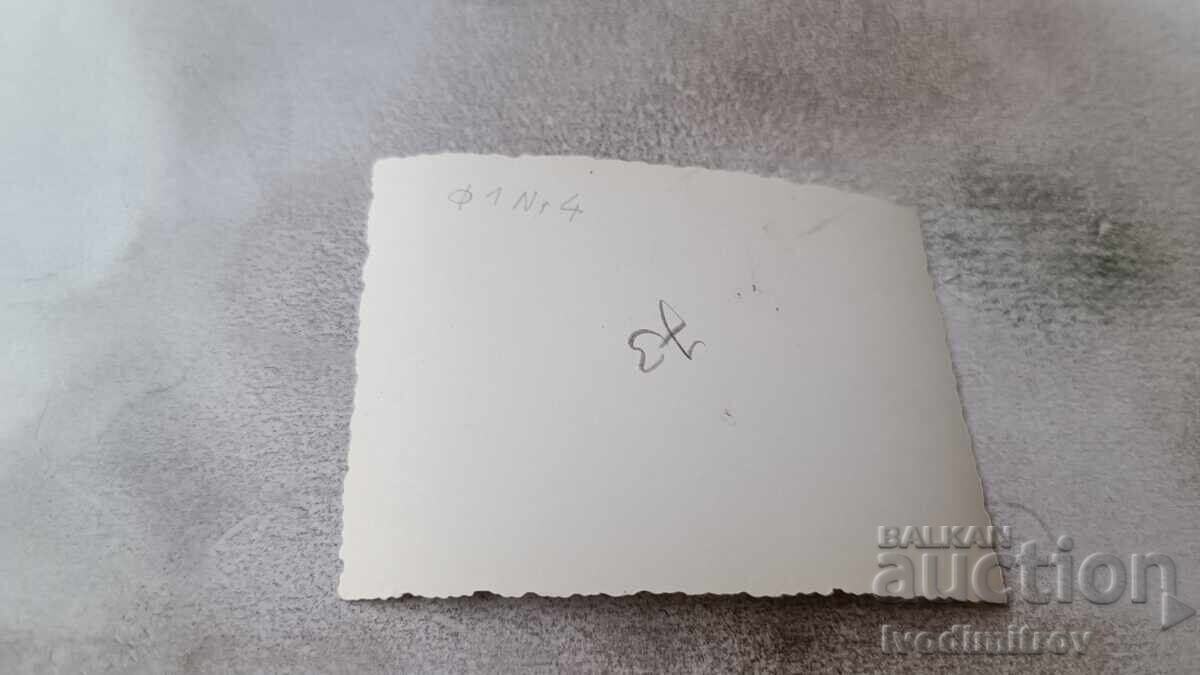 Снимка Млади мъже на плувен басейн с цена € 1.20 | 2.35 лв. Снимка Млади мъже на плувен басейн с цена € 1.20 | 2.35 лв.