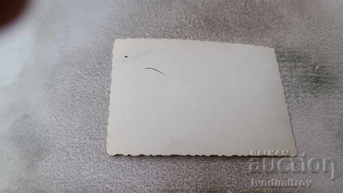 Foto Bărbați și femei pe plajă cu preț € 0.84 | 1.64 BGN