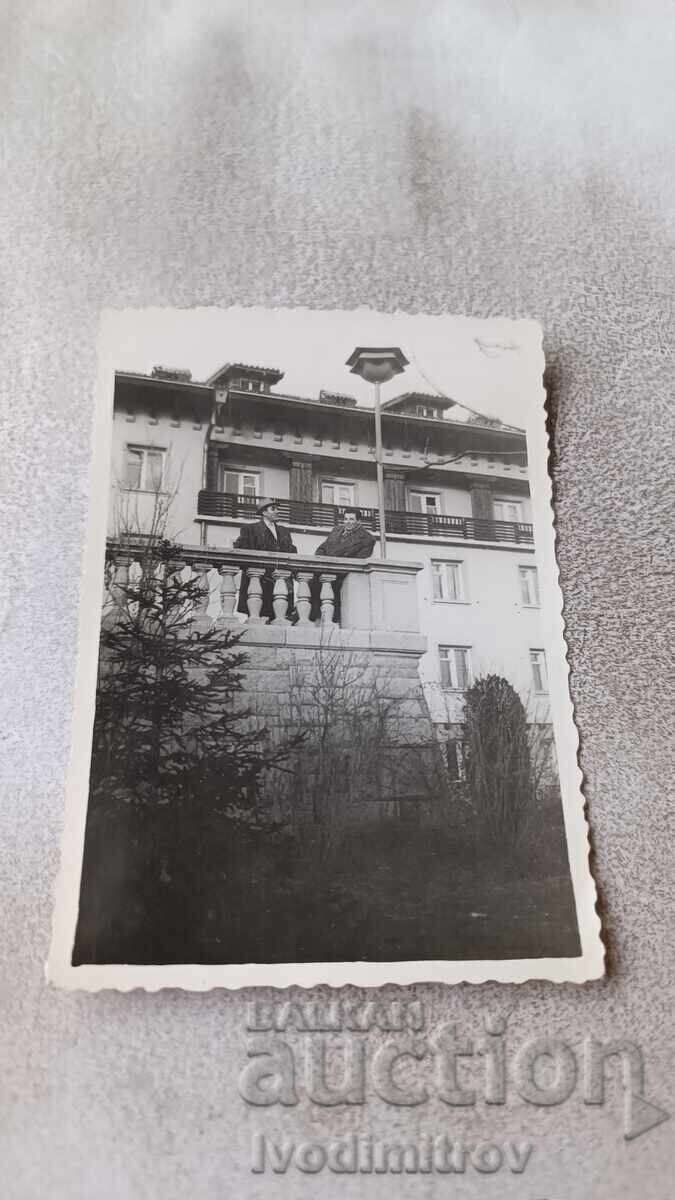 Φωτογραφία Σόφια Δύο άνδρες στο μπαλκόνι