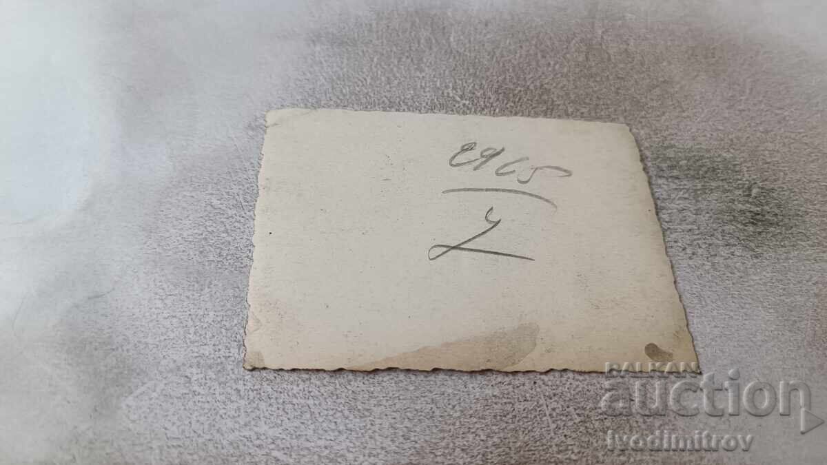 Снимка София Мъж и младеж на пл. Света Неделя през зимата с цена € 1.25 | 2.44 лв.