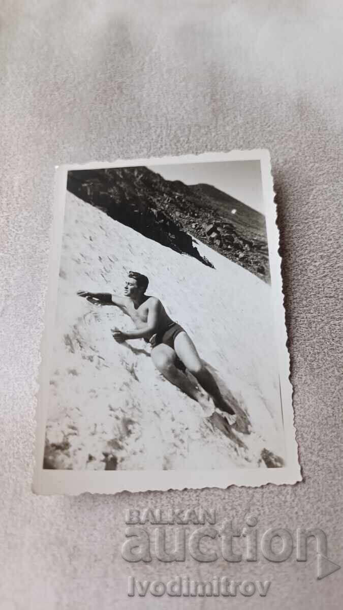 Φωτογραφία Νεαρός άνδρας στην παραλία