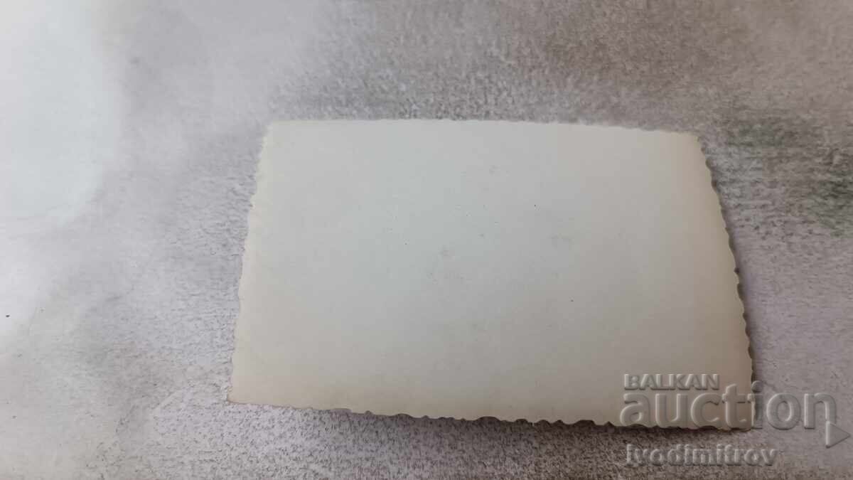 Fotografie Tineri și femei pe plajă cu preț € 0.84 | 1.64 BGN Fotografie Tineri și femei pe plajă cu preț € 0.84 | 1.64 BGN