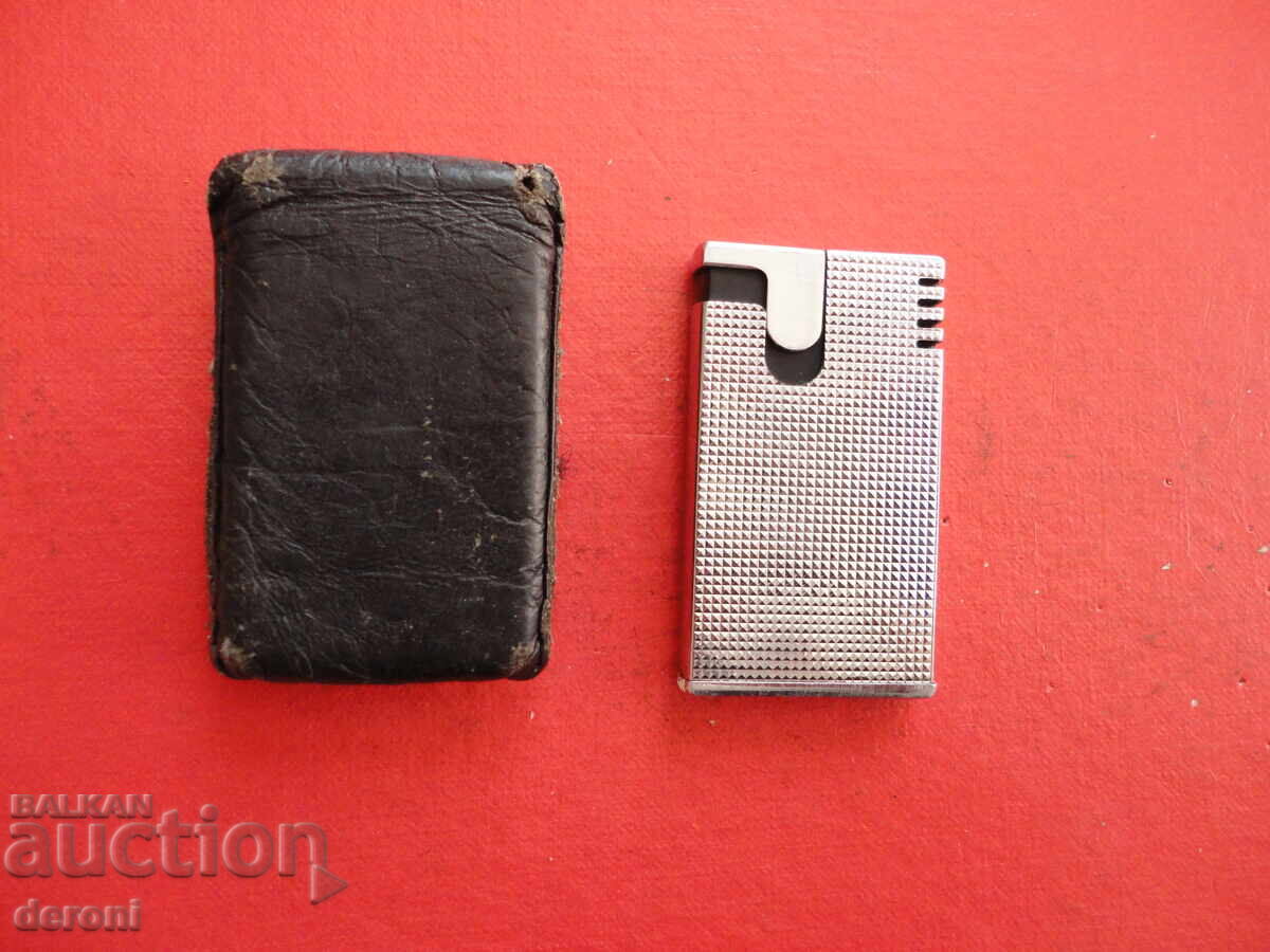 Brichetă superbă în husă de piele cu preț € 10.23 | 20.01 BGN Brichetă superbă în husă de piele cu preț € 10.23 | 20.01 BGN