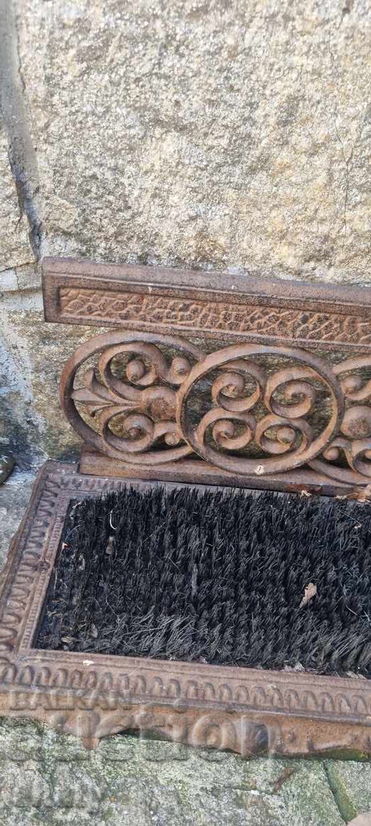 Стара чугунена изтривалка с цена € 33.23 | 64.99 лв.