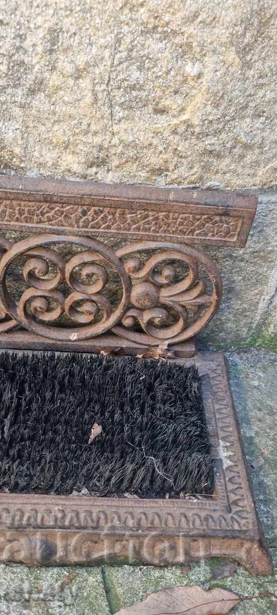 Аукцион Стара чугунена изтривалка