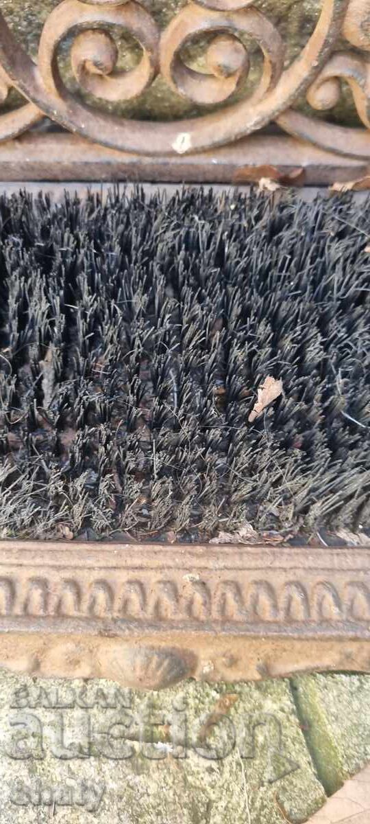 Доставка на Стара чугунена изтривалка