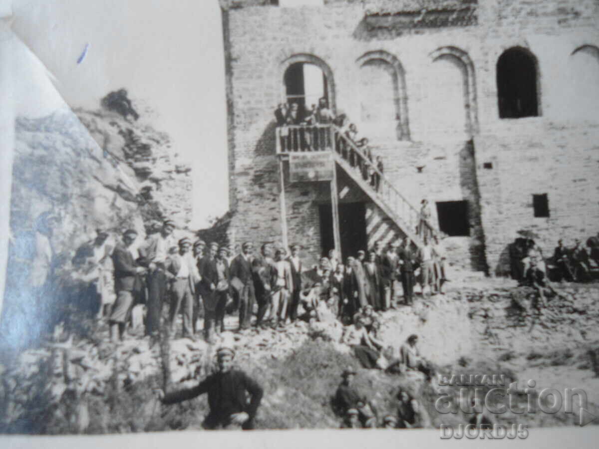 Fotografie veche, 1.V.1933, Cetatea Asenova cu preț € 1.02 | 1.99 BGN Fotografie veche, 1.V.1933, Cetatea Asenova cu preț € 1.02 | 1.99 BGN