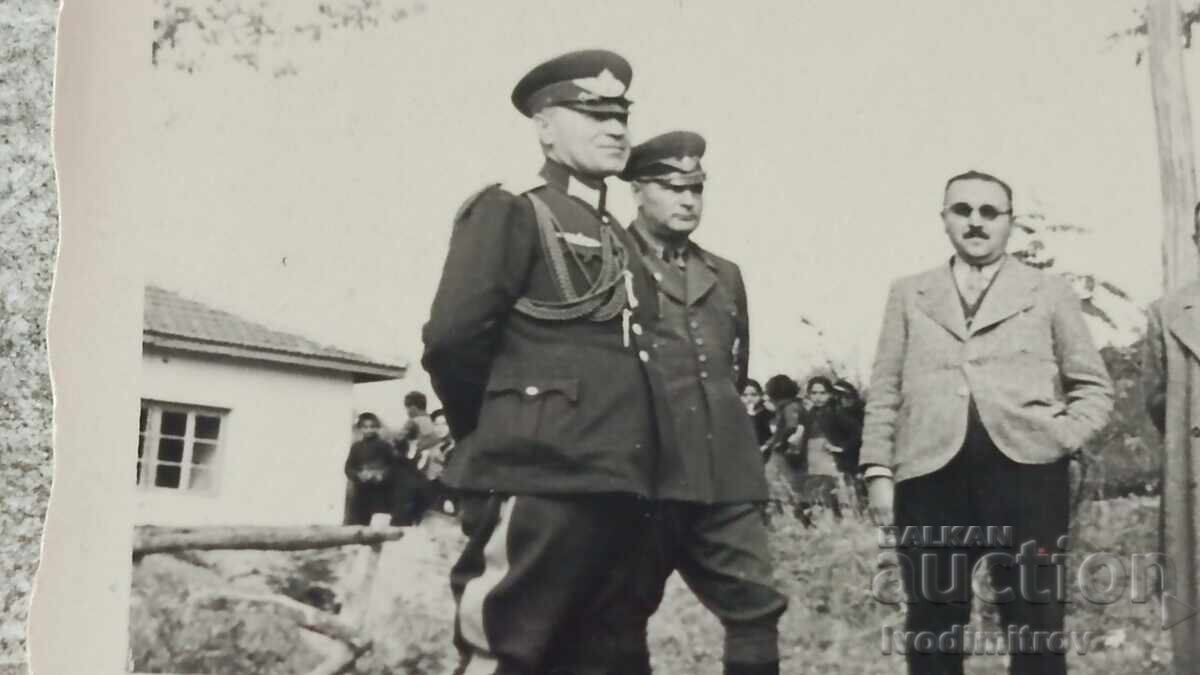 Fotografie Ofițeri Generali și grup de bărbați cu preț € 1.76 | 3.44 BGN Fotografie Ofițeri Generali și grup de bărbați cu preț € 1.76 | 3.44 BGN