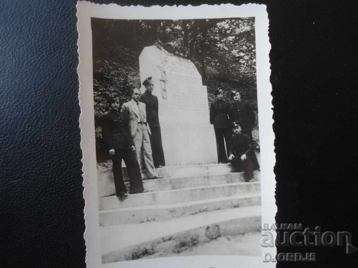 Old photo, At the Oborishte monument in 1937