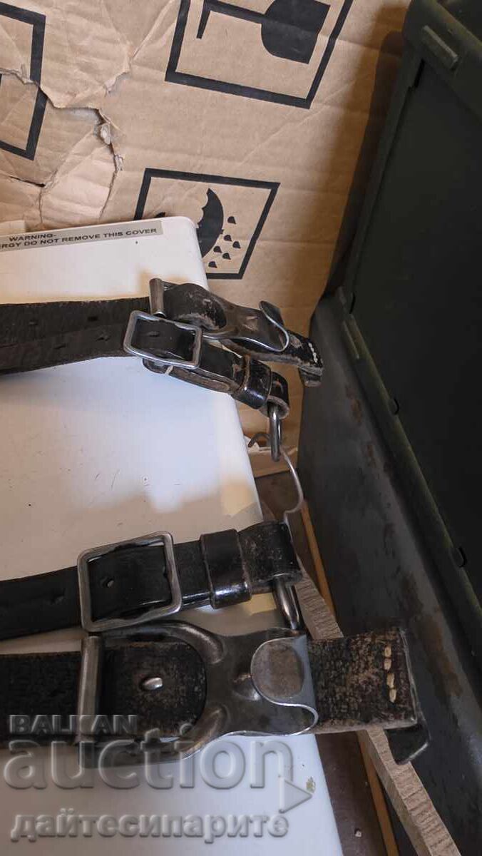 Παράδοση Δερμάτινες τιράντες για στρατιωτικό σακίδιο