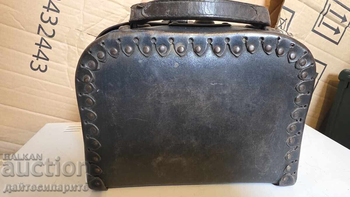 Παλιά δερμάτινη τσάντα με τιμή € 20.45 | 40.00 BGN