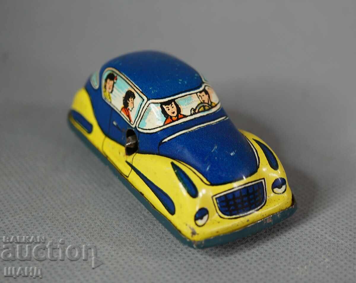 Veche jucărie mecanică metalică model mașină de curse pentru pistă cu preț € 5.24 | 10.25 BGN