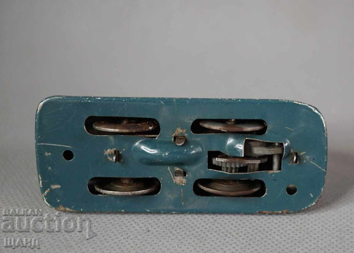 Veche jucărie mecanică metalică model mașină de curse pentru pistă - 5