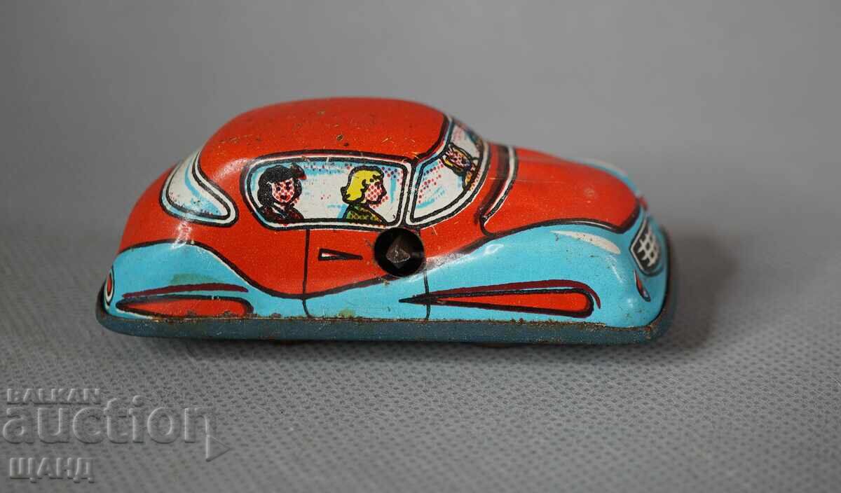 Veche jucărie mecanică metalică model mașină de curse pentru pistă cu preț € 5.24 | 10.25 BGN Veche jucărie mecanică metalică model mașină de curse pentru pistă cu preț € 5.24 | 10.25 BGN