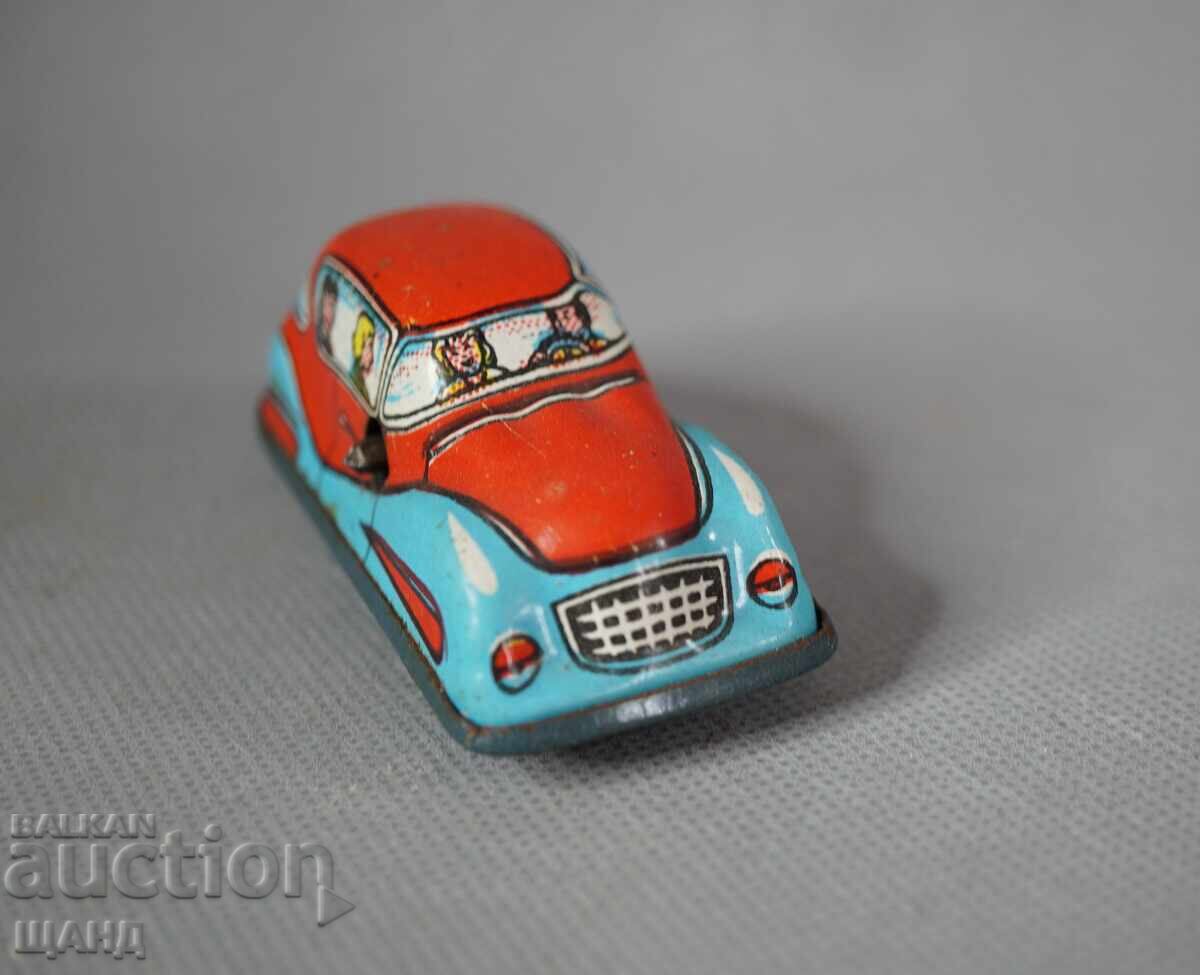 Licitație Veche jucărie mecanică metalică model mașină de curse pentru pistă Licitație Veche jucărie mecanică metalică model mașină de curse pentru pistă