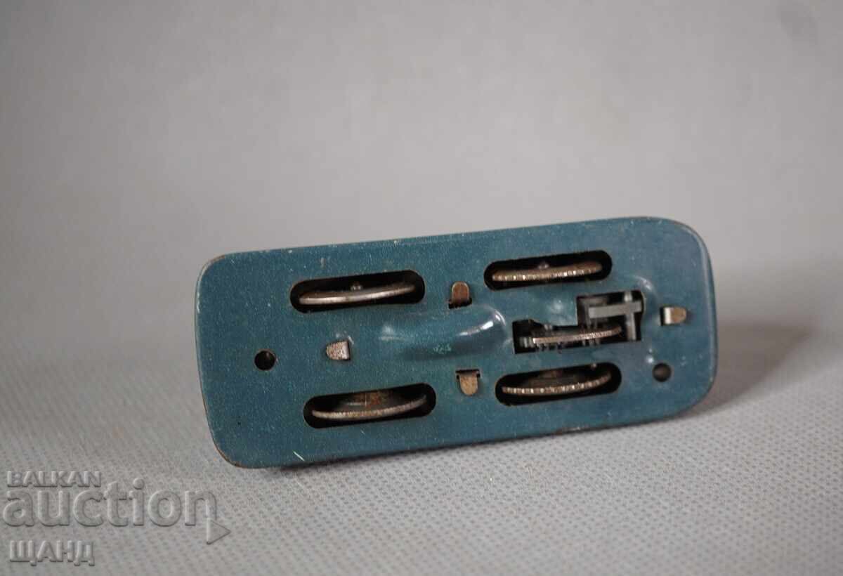 Veche jucărie mecanică metalică model mașină de curse pentru pistă - 5 Veche jucărie mecanică metalică model mașină de curse pentru pistă - 5