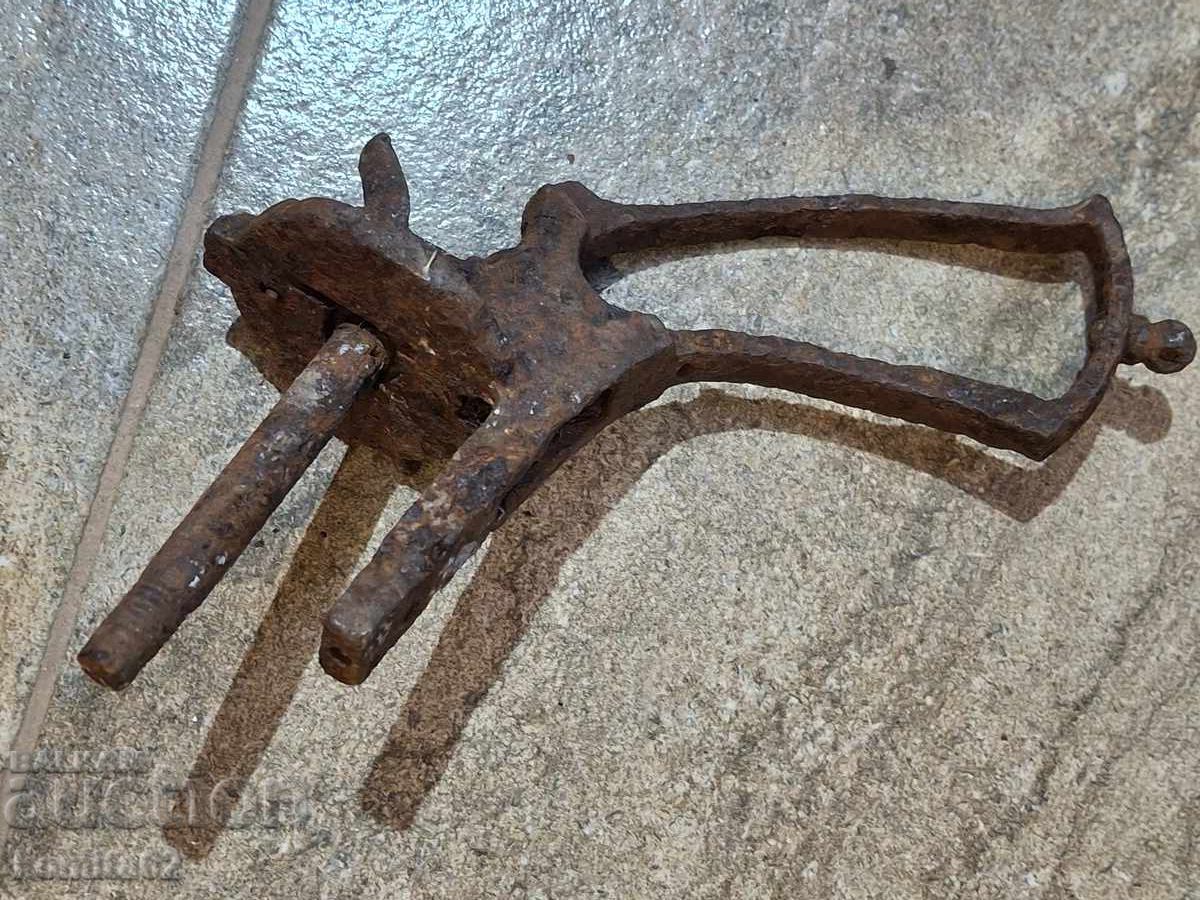 Licitație Revolver, pistol, cremene, pușcă de vânătoare, pușcă, armă de foc Licitație Revolver, pistol, cremene, pușcă de vânătoare, pușcă, armă de foc