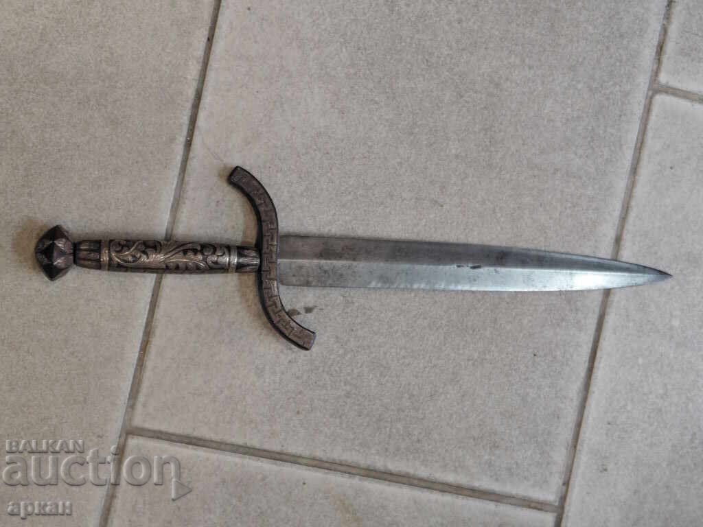 Delivery of Massive dagger with Damascus blade, silver handle