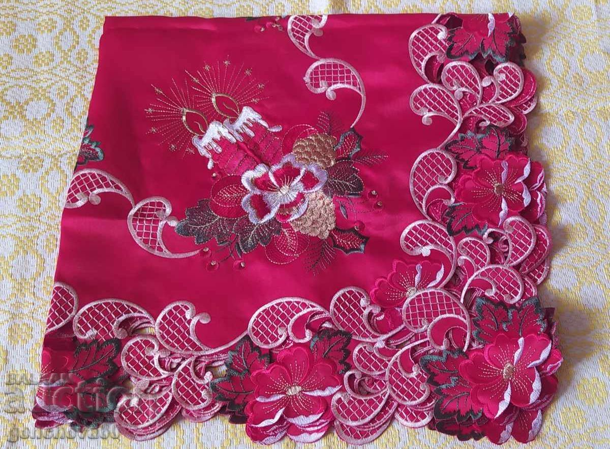 Față de masă roșie 84/86cm. broderie mecanică tăiată cu preț € 5.00 | 9.78 BGN