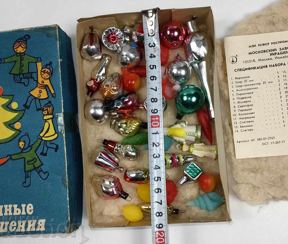 Licitație Jucării din sticlă și plastic SOCIALISTE, BRAD DE CRĂCIUN, AN NOU, CRĂCIUN