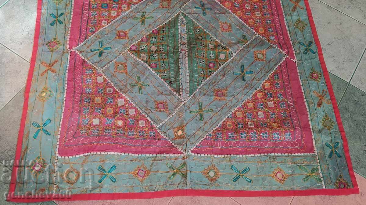Стара индийска покривка - ръчно бродирана 104/106см. - 5