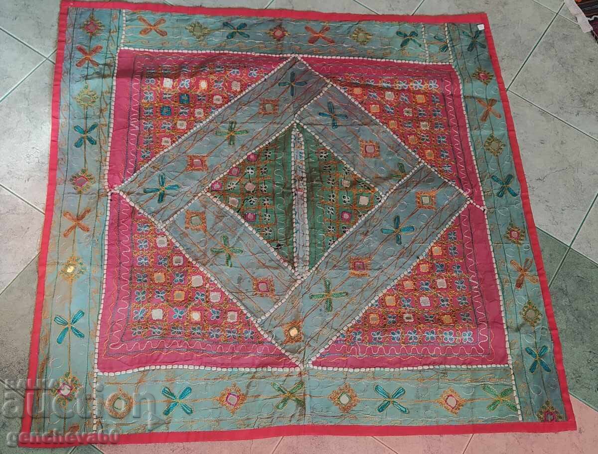 Стара индийска покривка - ръчно бродирана 104/106см. - 6