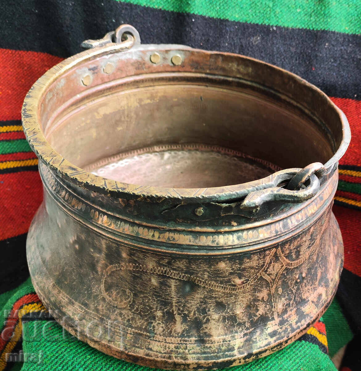 Large Revival-era copper pot, 25 liters