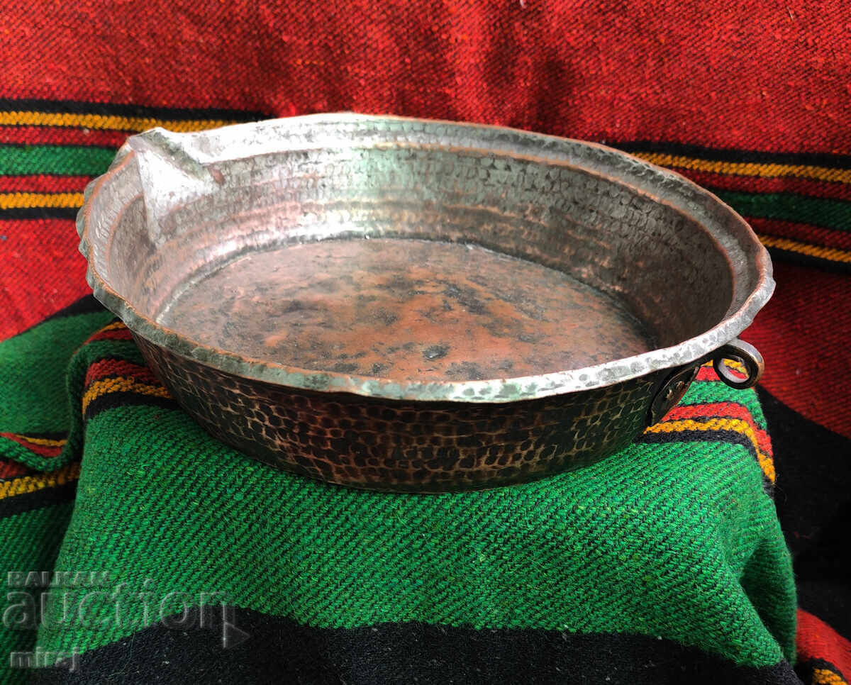 Delivery of Renaissance-era fireplace pot made of wrought copper