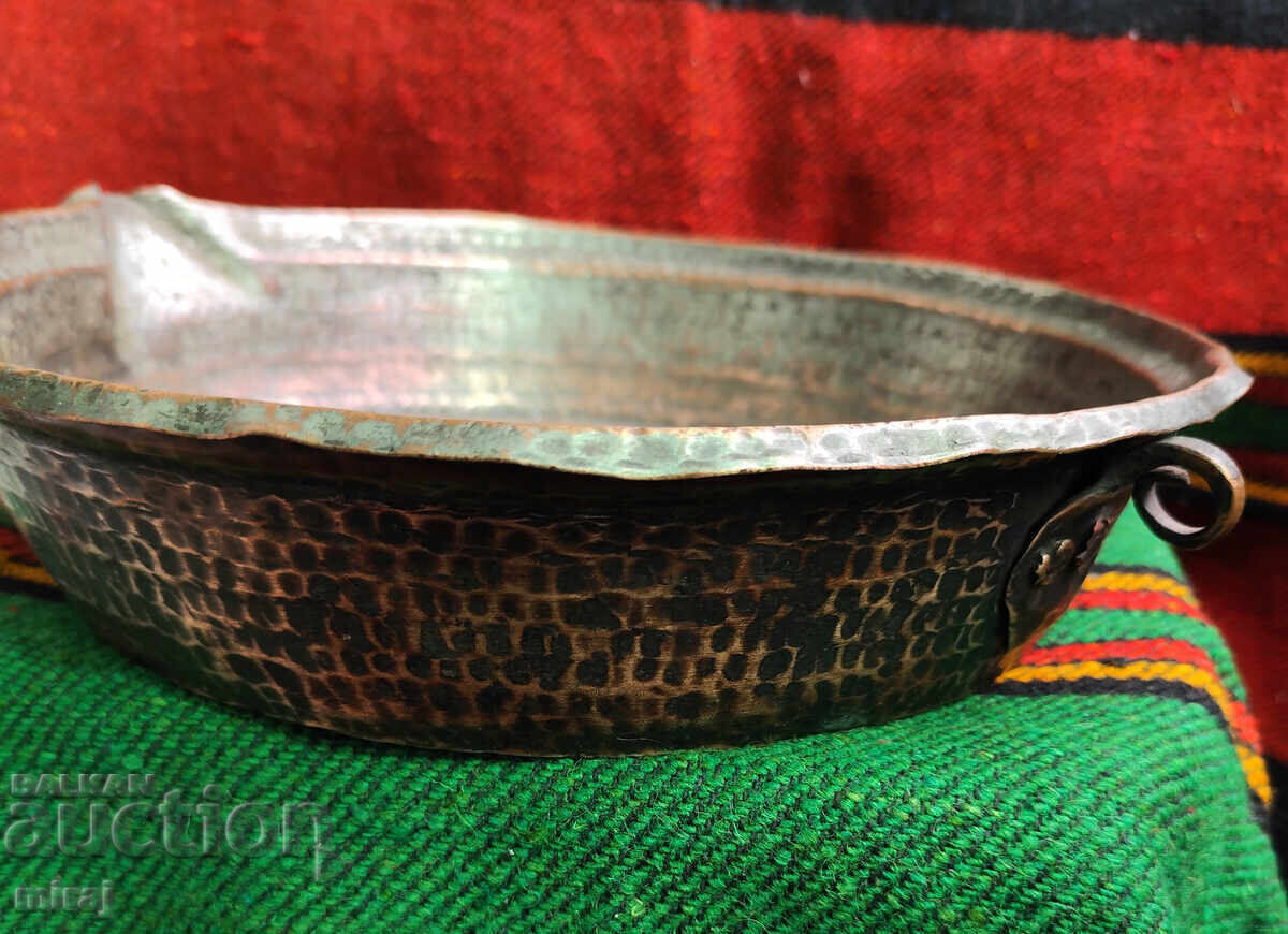 Renaissance-era fireplace pot made of wrought copper - 5