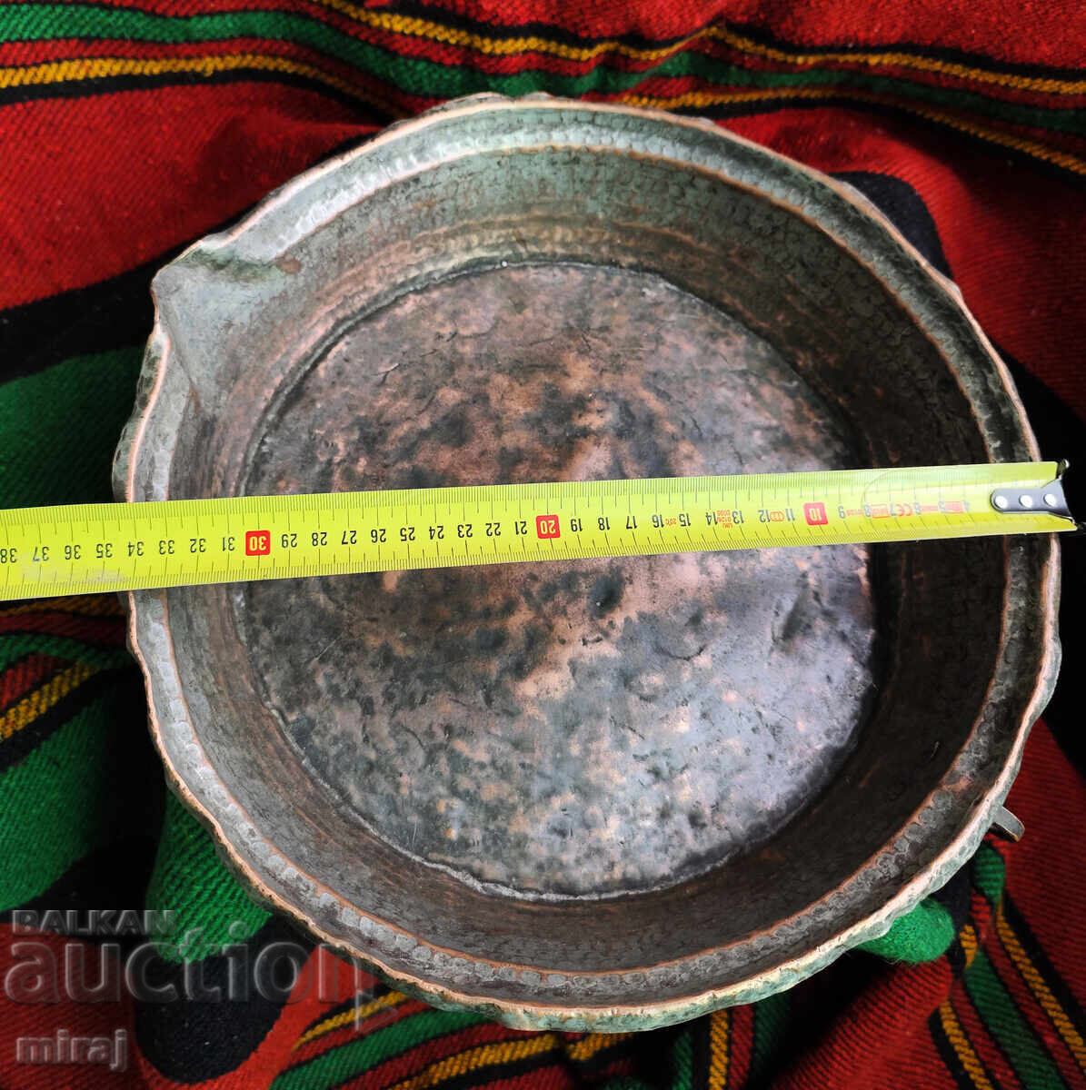 Renaissance-era fireplace pot made of wrought copper - 6