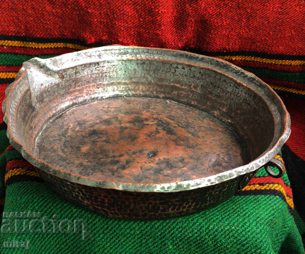 Vas de vatră renascentist din cupru forjat