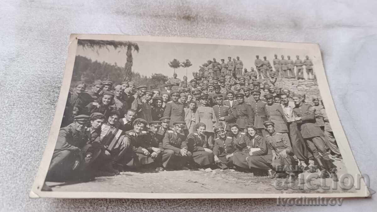 Foto Ofițeri soldați și civili