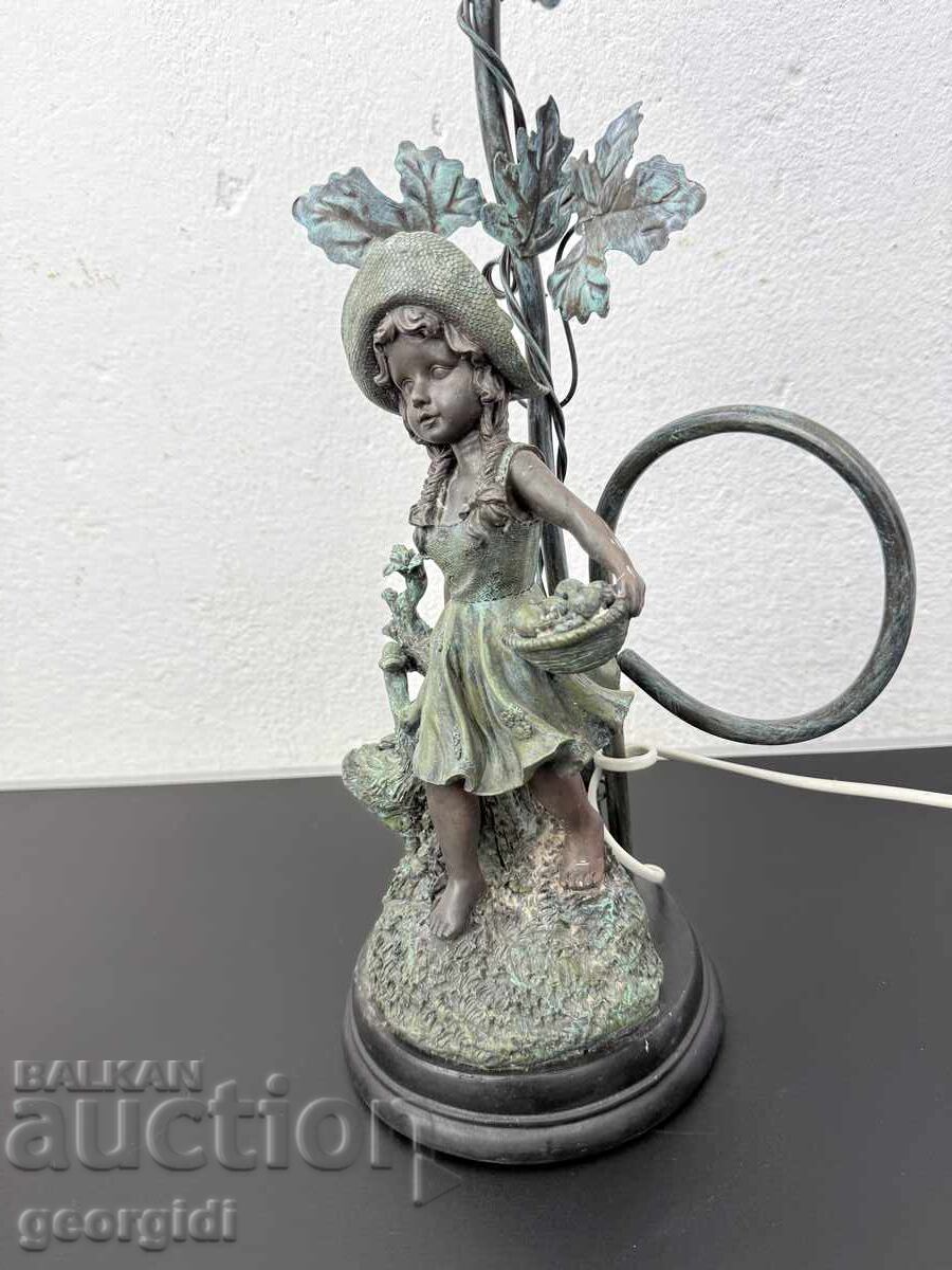 Δημοπρασία Vintage φωτιστικό με φιγούρα / κορίτσι. №7768 Δημοπρασία Vintage φωτιστικό με φιγούρα / κορίτσι. №7768