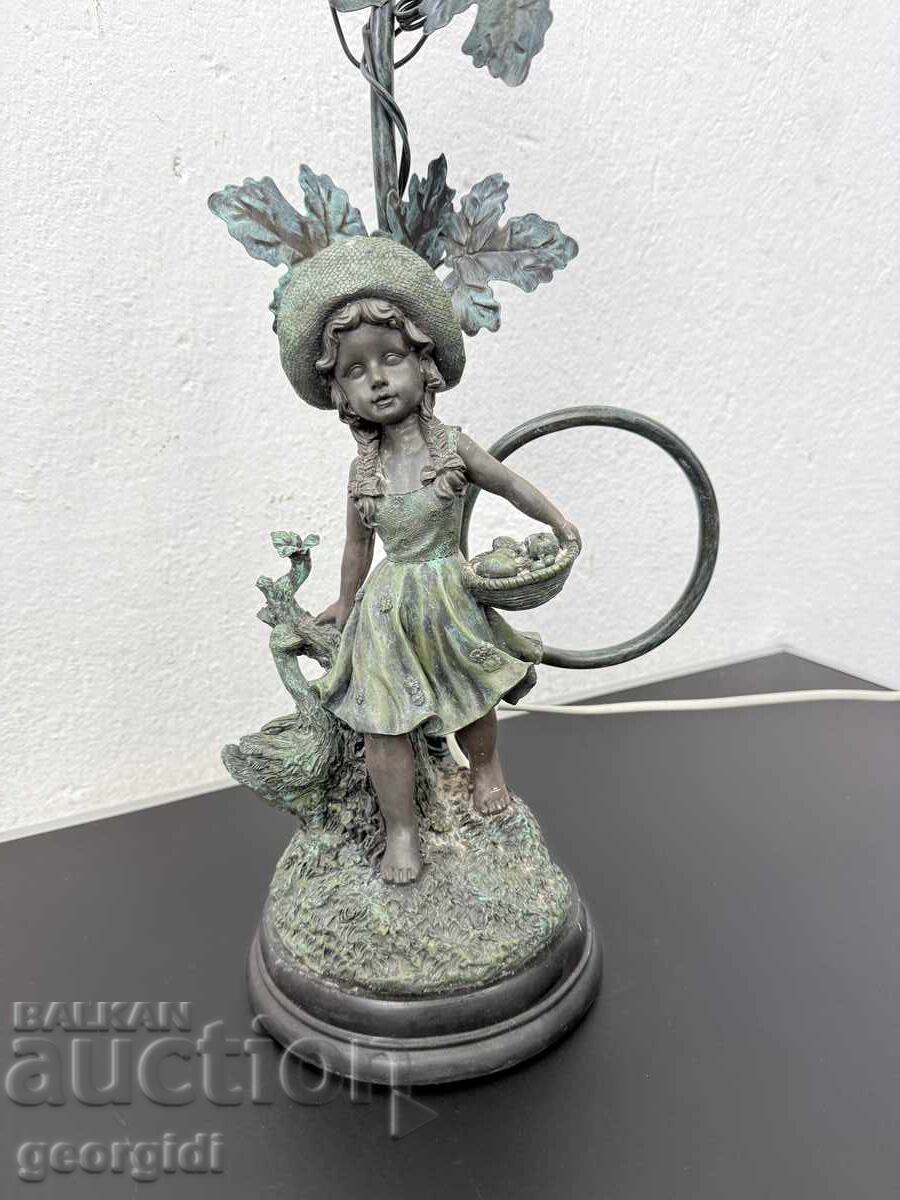 Παράδοση Vintage φωτιστικό με φιγούρα / κορίτσι. №7768 Παράδοση Vintage φωτιστικό με φιγούρα / κορίτσι. №7768