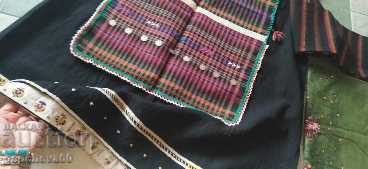 Αυθεντικό γυναικείο φόρεμα, ζώνη, ποδιά και μαντήλι κεφαλιού με τιμή € 150.00 | 293.37 BGN