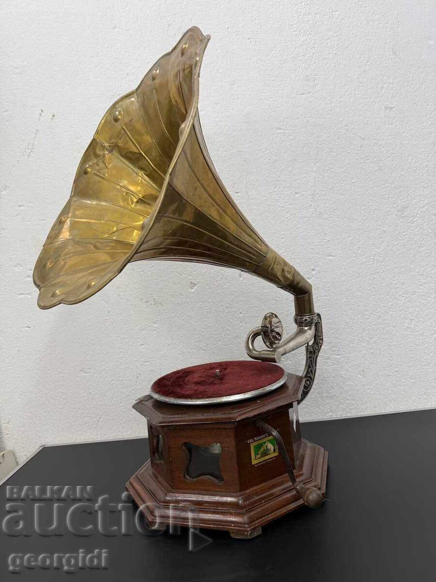 Παλιό γραμμόφωνο με χοάνη "His Master's Voice". №7771 με τιμή € 306.78 | 600.01 BGN