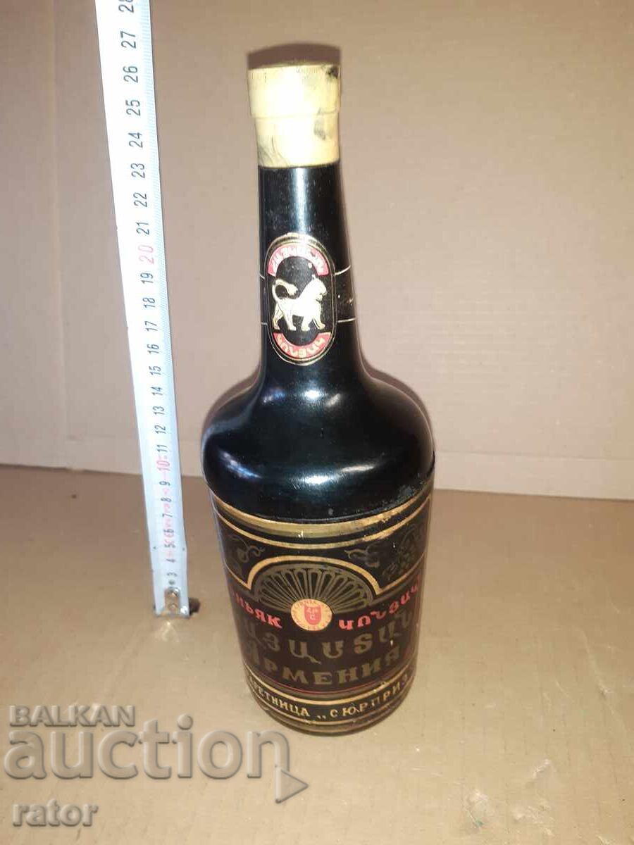 Стар цигаретник - бутилка , арменски коняк СССР Стар цигаретник - бутилка , арменски коняк СССР