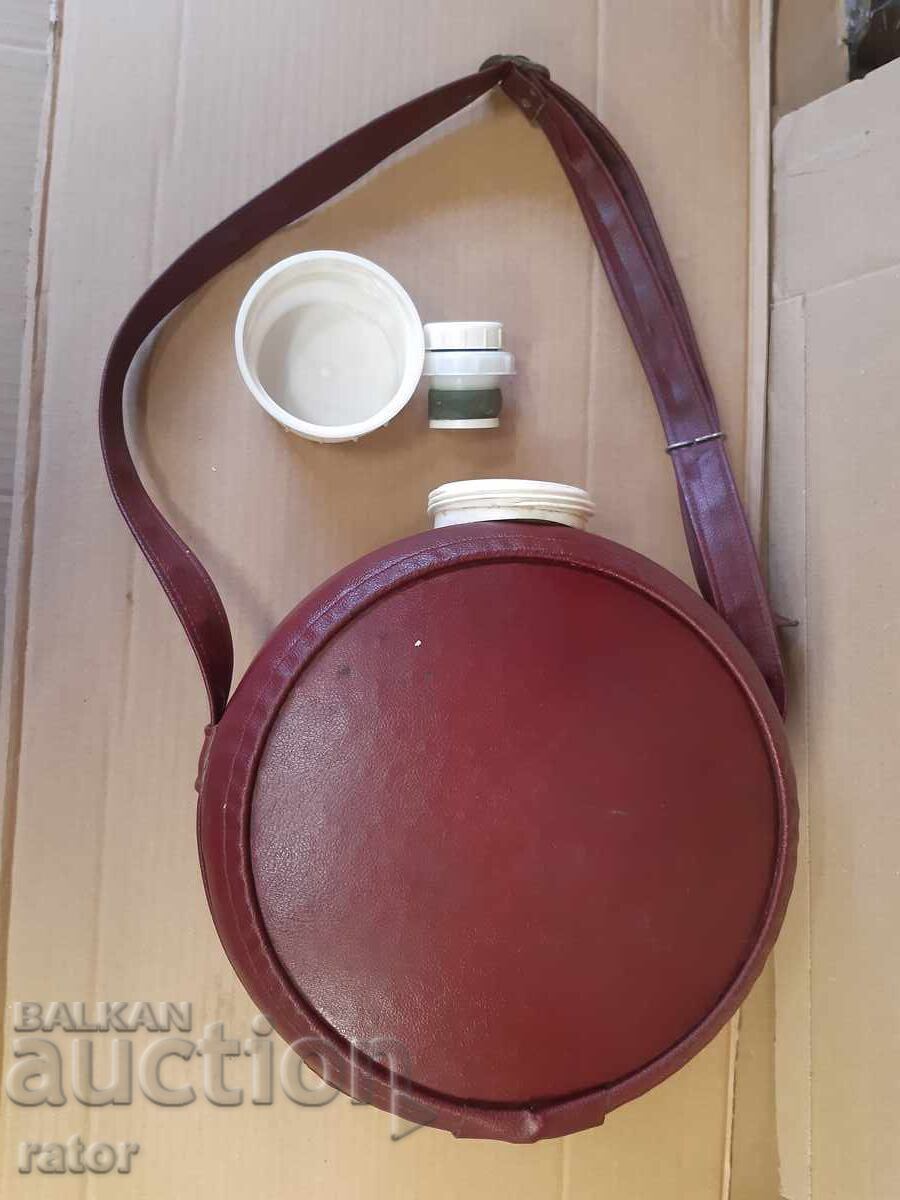 Τεράστιο παλιό μεταλλικό θερμός με τιμή € 14.25 | 27.87 BGN Τεράστιο παλιό μεταλλικό θερμός με τιμή € 14.25 | 27.87 BGN