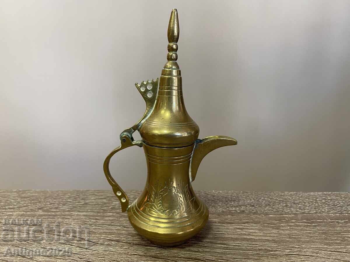 Canafă de alamă vintage arabă (dallah)