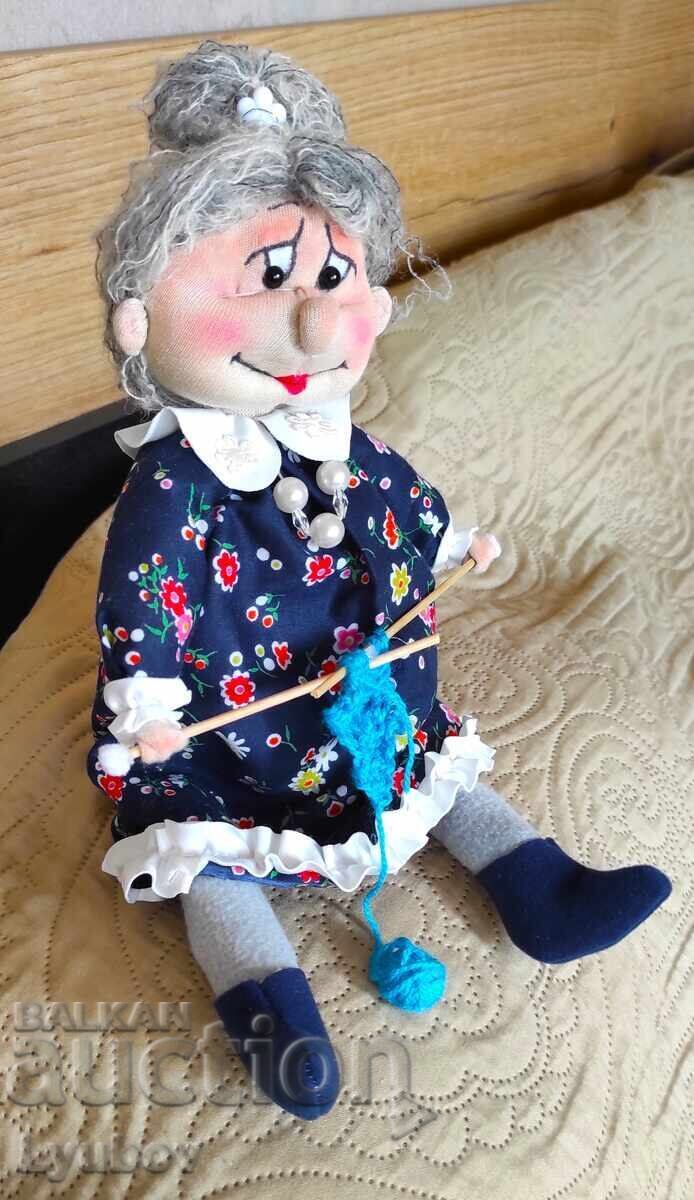 Доставка на Кукла Баба Марта. Ръчна изработка.