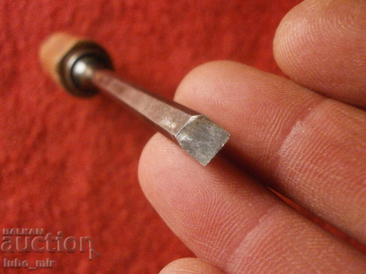 CIOCAN DE SCULPTURĂ VECHI - MARCAT cu preț € 6.50 | 12.71 BGN CIOCAN DE SCULPTURĂ VECHI - MARCAT cu preț € 6.50 | 12.71 BGN