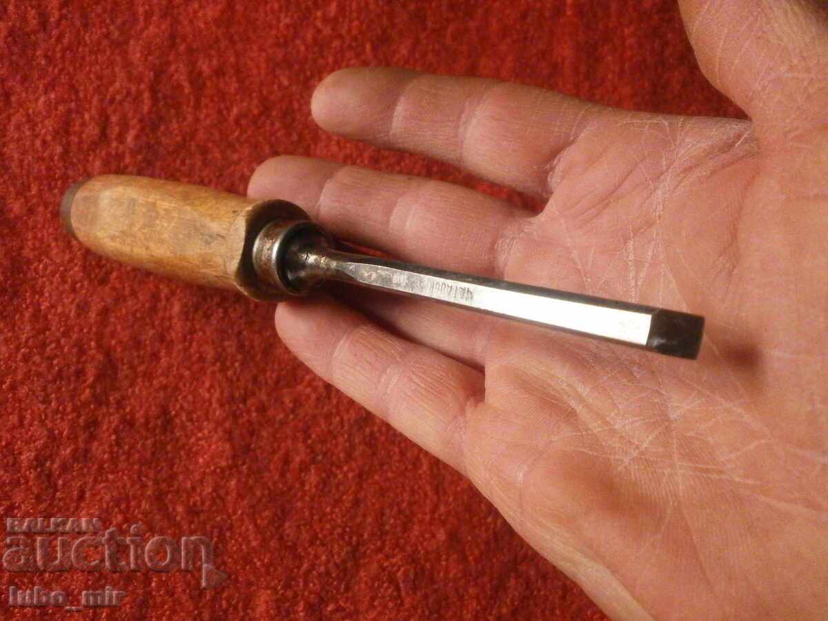 CIOCAN DE SCULPTURĂ VECHI - MARCAT CIOCAN DE SCULPTURĂ VECHI - MARCAT