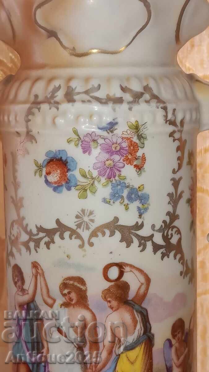 Παράδοση Όμορφο χειροποίητο κεραμικό βάζο